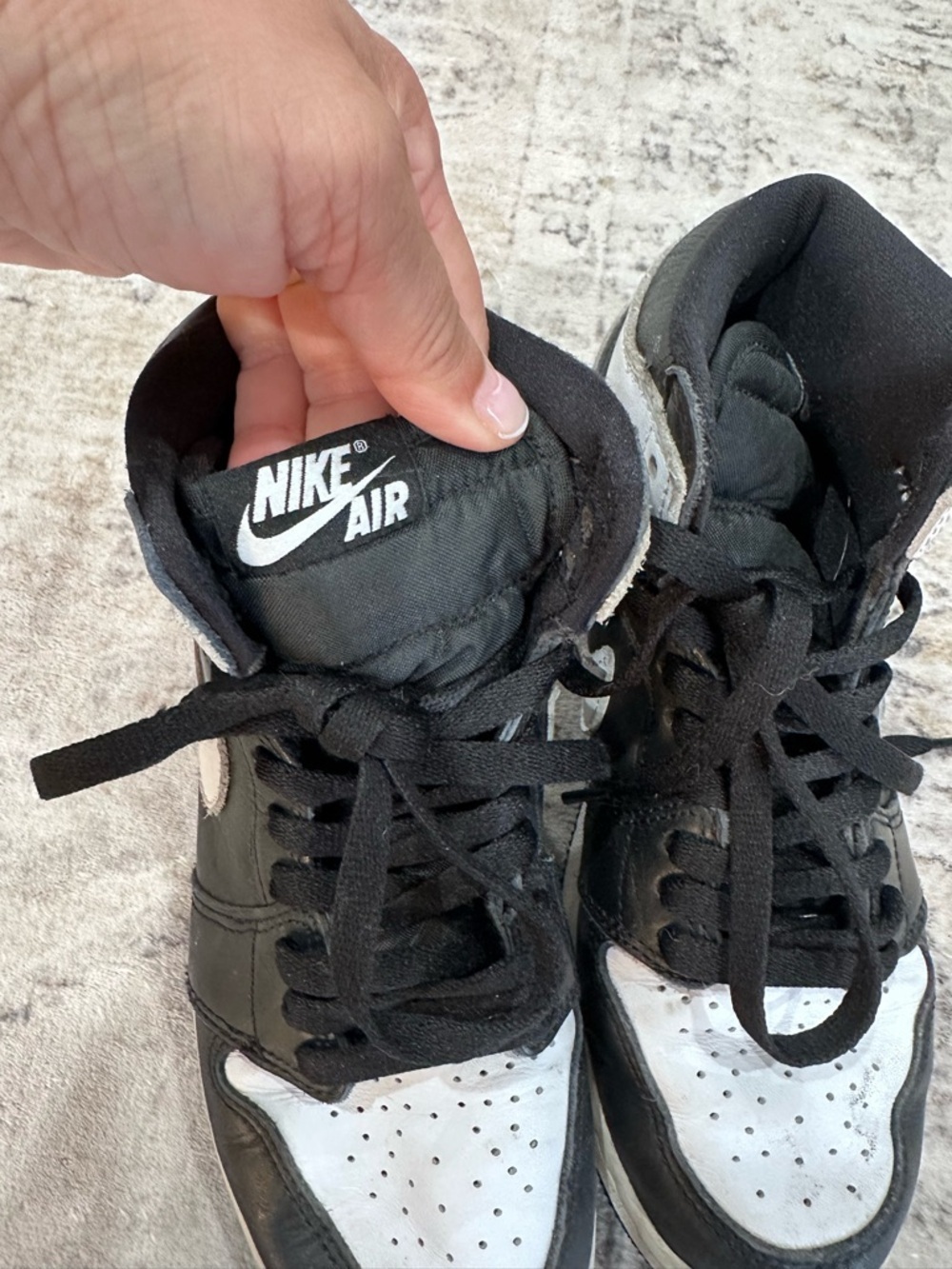 Nike Air Jordan 1 Retro High OG GS 'Black White 2.0' - Picture 8 of 9